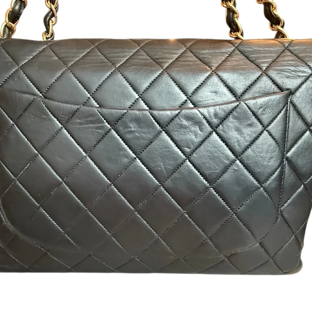 Classic Chanel vintage black quilted leather shoulder bag 24K gold CC turnlock - Picture 2 of 12
